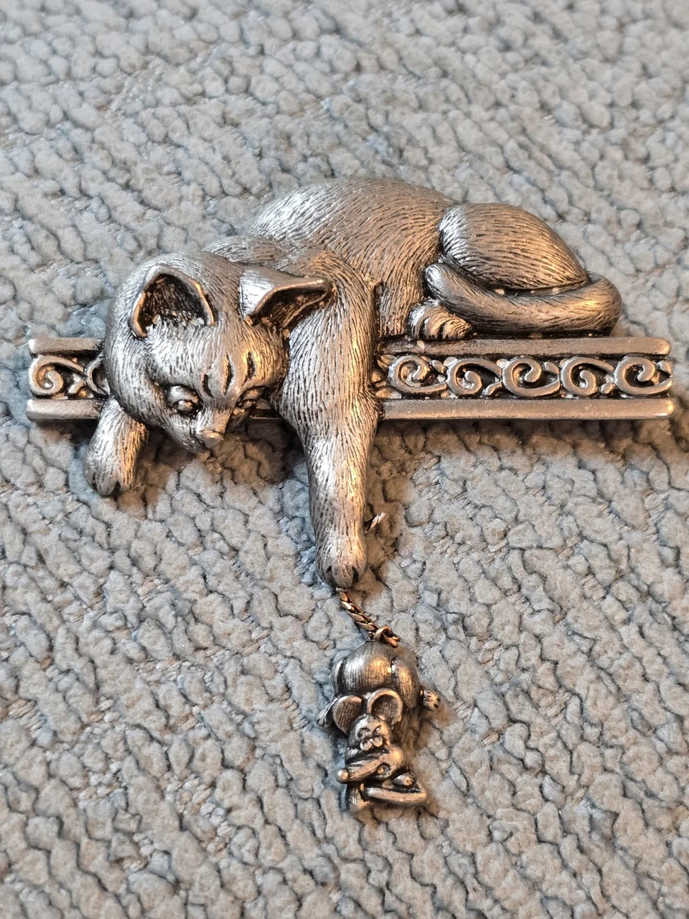 J.J. Signed Decorative Silver Cat Wall Hook with Dangling Mouse Charm 2.5